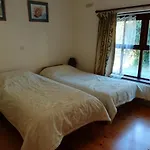Lovely Sea View 2-bed In Rineen Sleeps 4 سكيبيرين