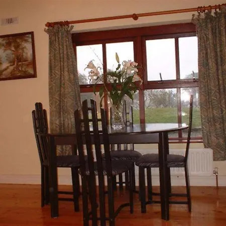Lovely Sea View In Rineen - 4 Guests Lejlighed