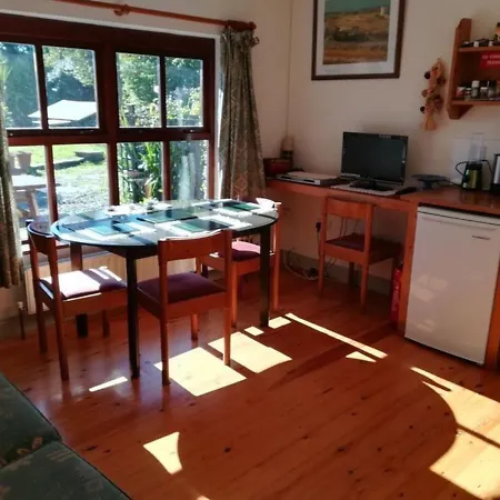 شقة Lovely Sea View 2-bed In Rineen Sleeps 4