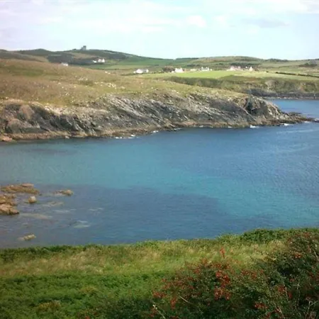 아파트 Lovely Sea View 2-bed In Rineen Sleeps 4 스키버렌