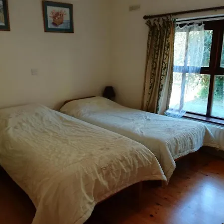 Lovely Sea View 2-bed In Rineen Sleeps 4 سكيبيرين