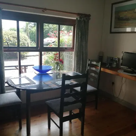 Lovely Sea View 2-bed In Rineen Sleeps 4 *