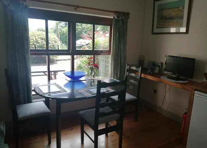 Lovely Sea View 2-bed In Rineen Sleeps 4 *